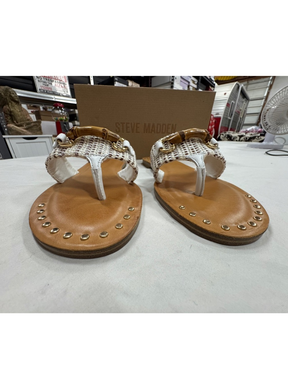 Steve Madden hooded thong slide sandal size 10 - Picture 3 of 9